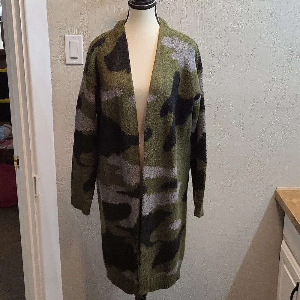Black Tape Long Open Front Camo Cardigan - Picture 4 of 10